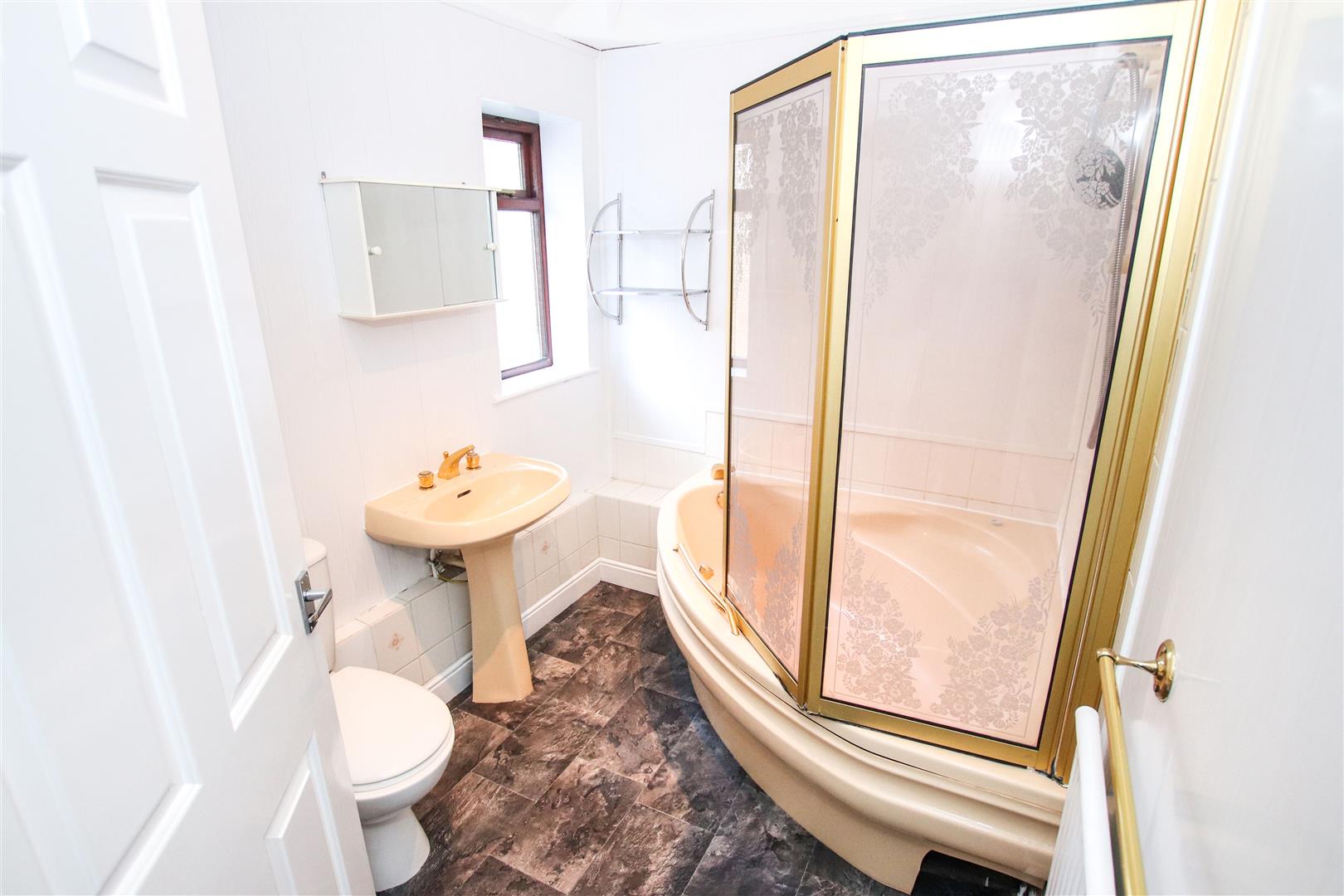 LUXURY FIRST FLOOR BATHROOM